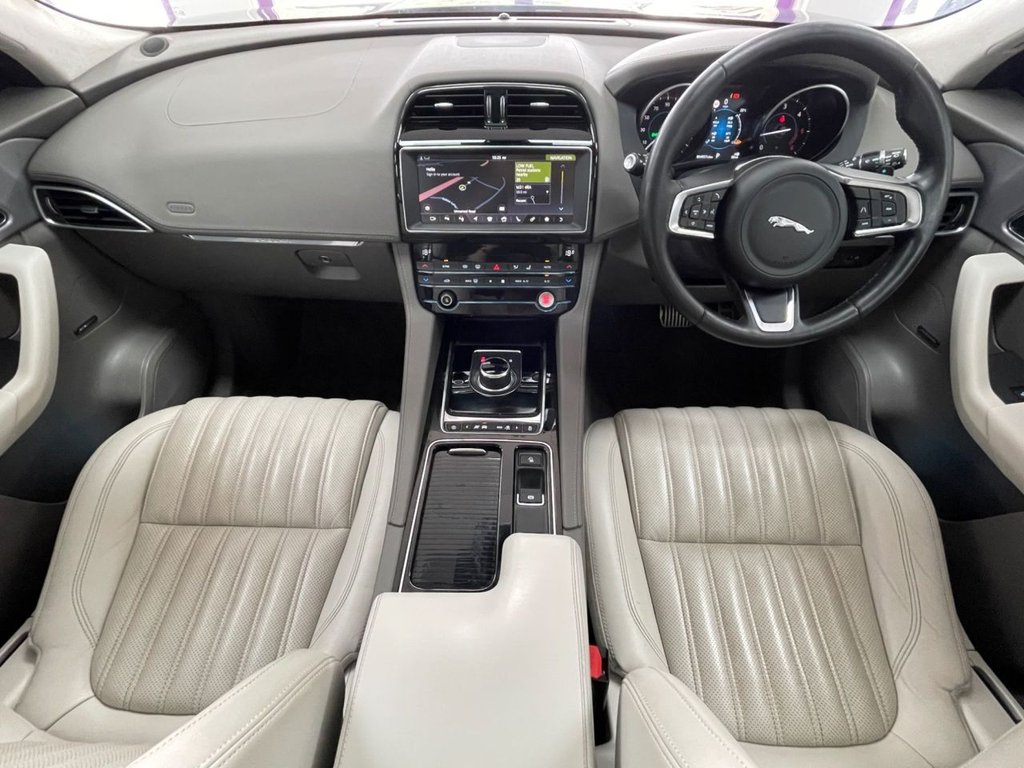 Jaguar F Pace