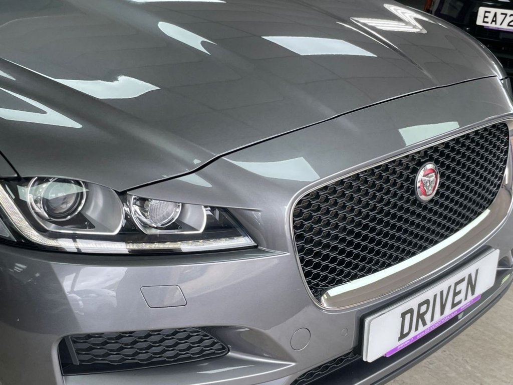 Jaguar F Pace