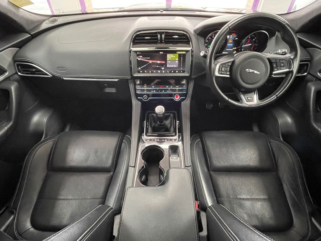 Jaguar F Pace