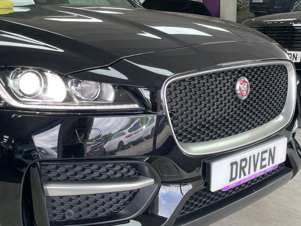 Jaguar F Pace