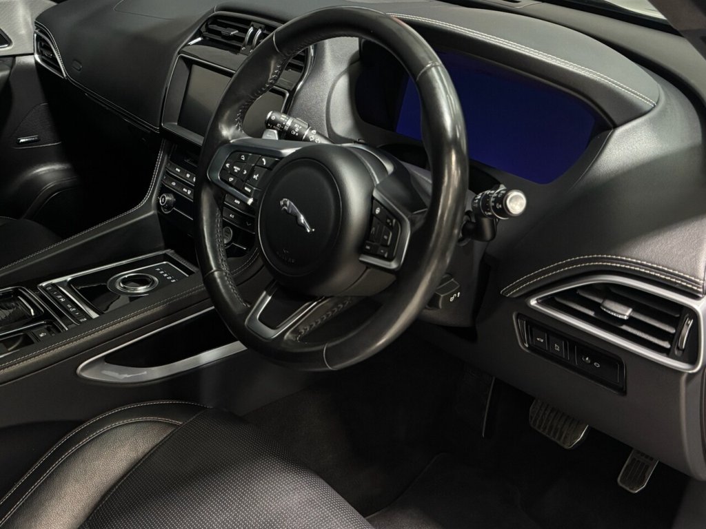 Jaguar F Pace