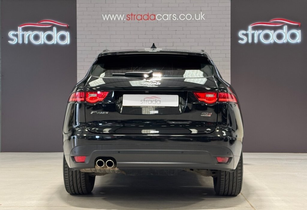 Jaguar F Pace