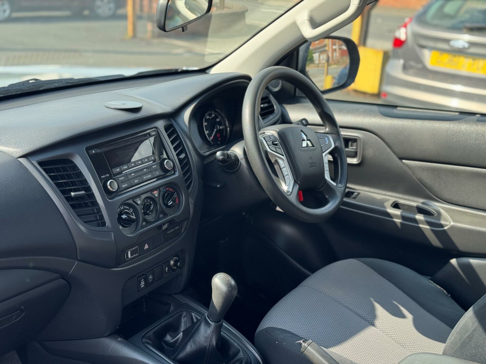 Mitsubishi L200