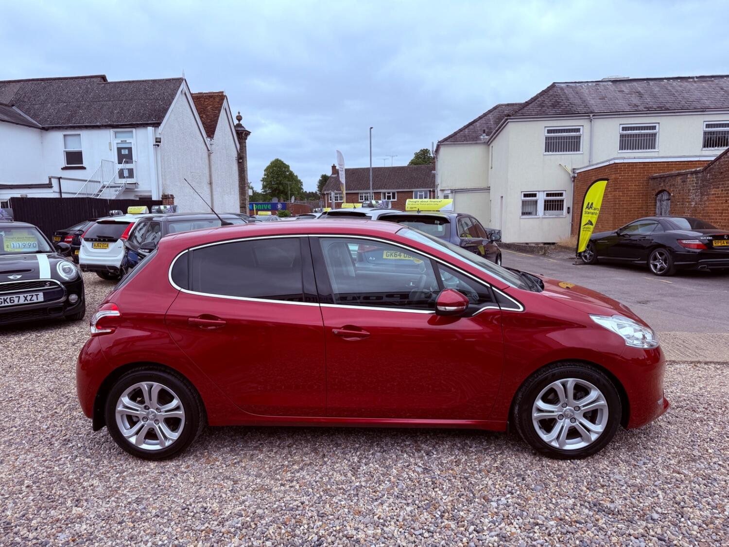 Peugeot 208