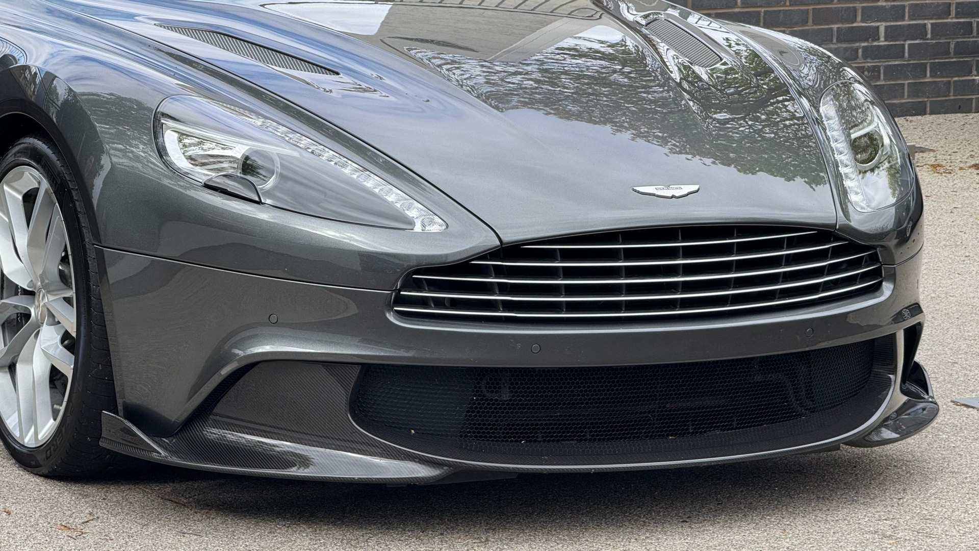 Aston Martin Vanquish