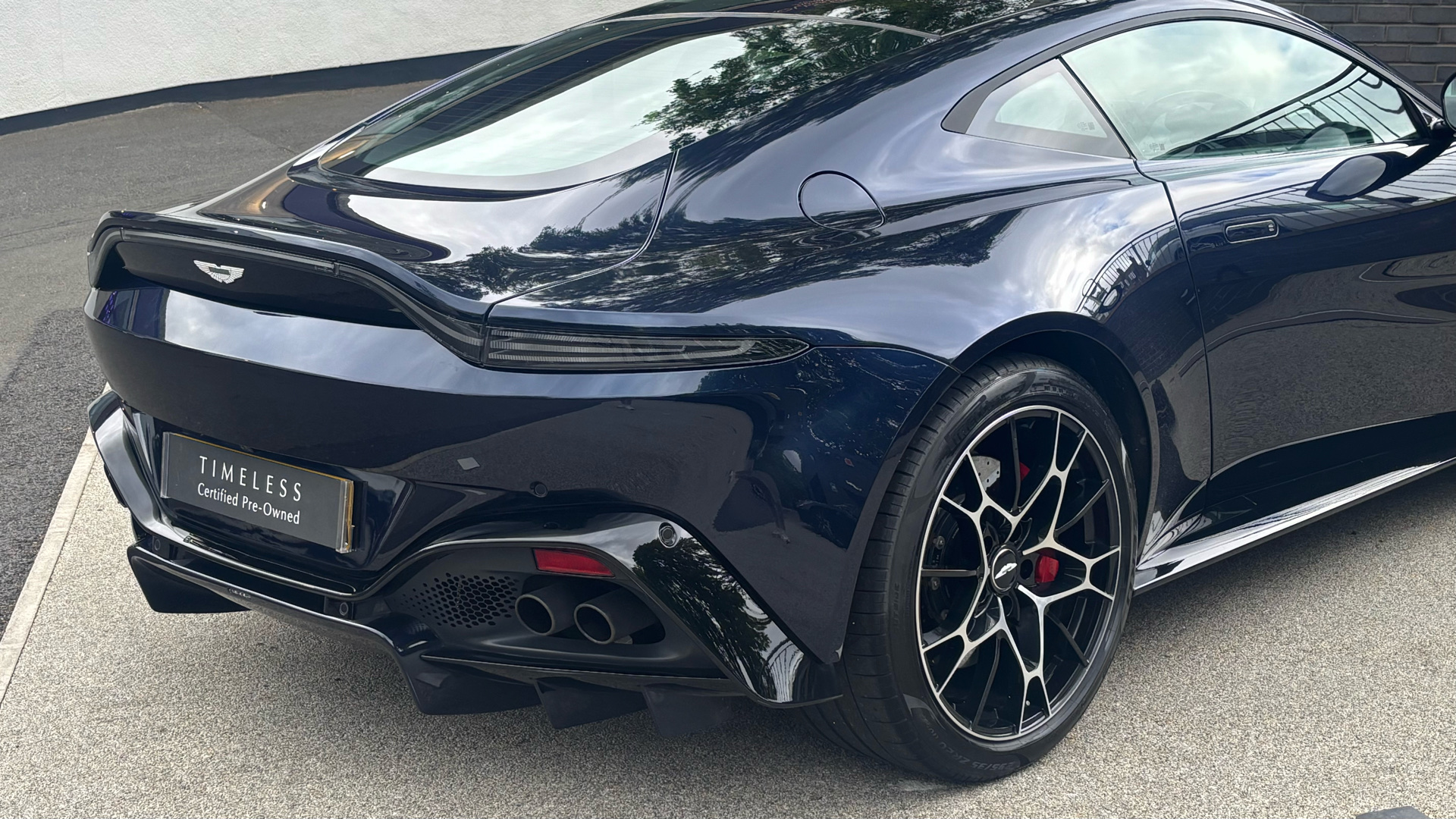 Aston Martin Vantage