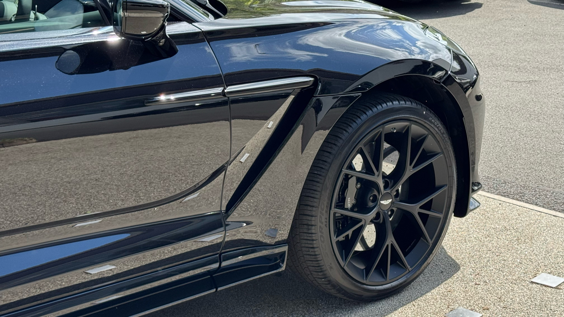 Aston Martin DBX