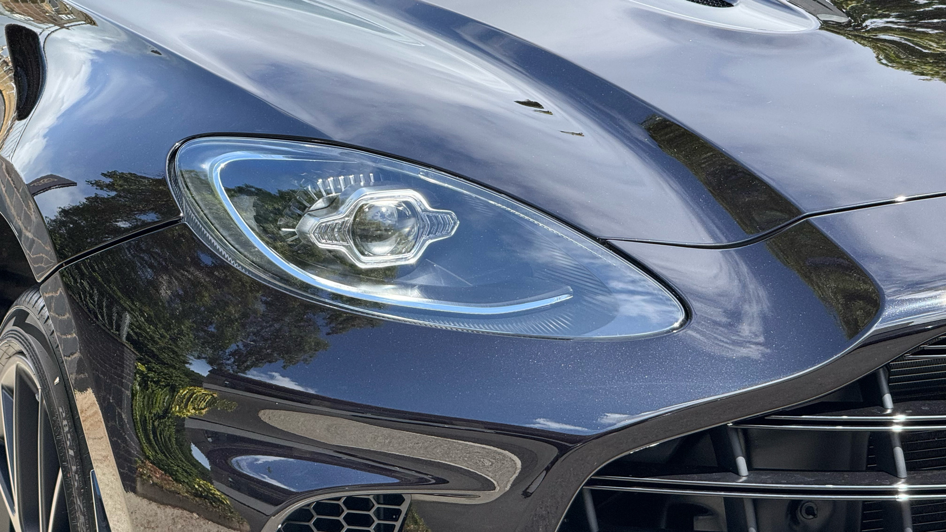 Aston Martin DBX
