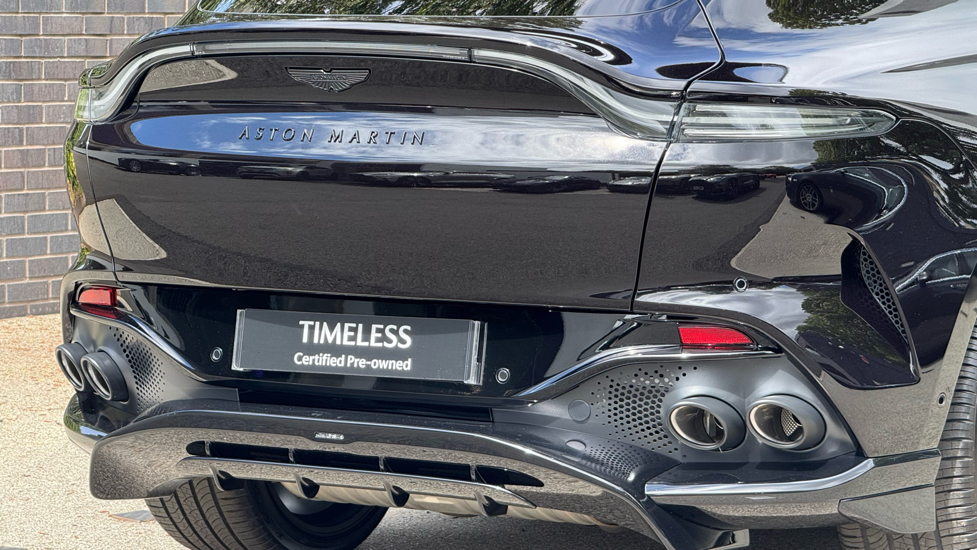 Aston Martin DBX