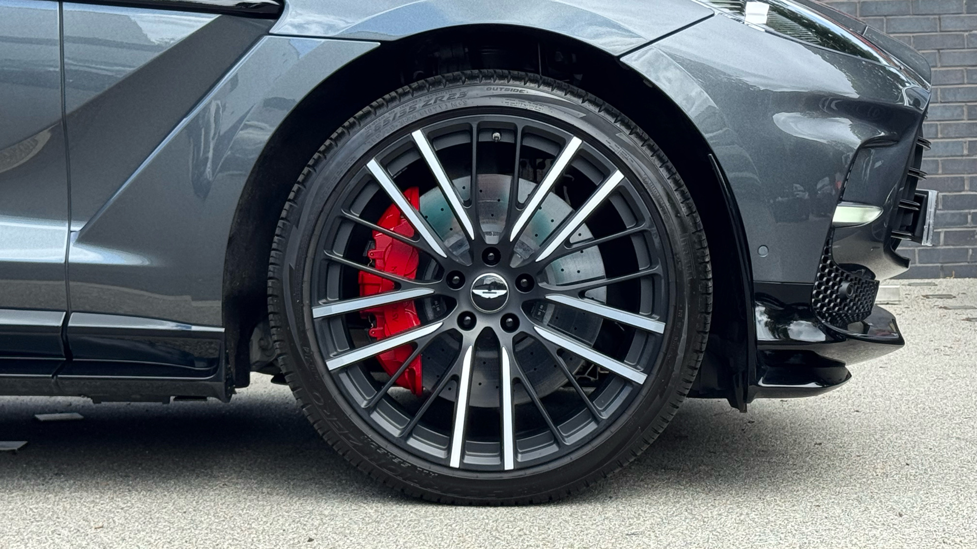 Aston Martin DBX