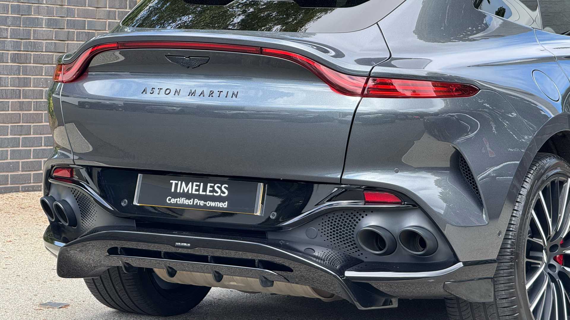 Aston Martin DBX