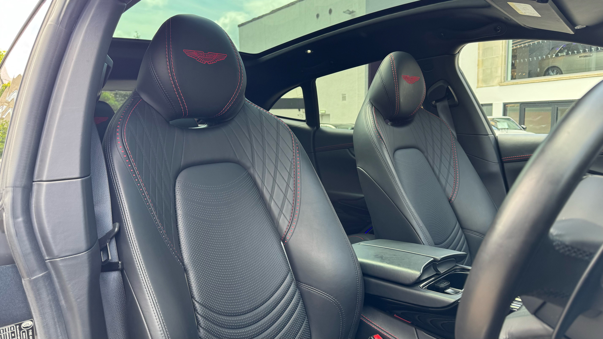 Aston Martin DBX
