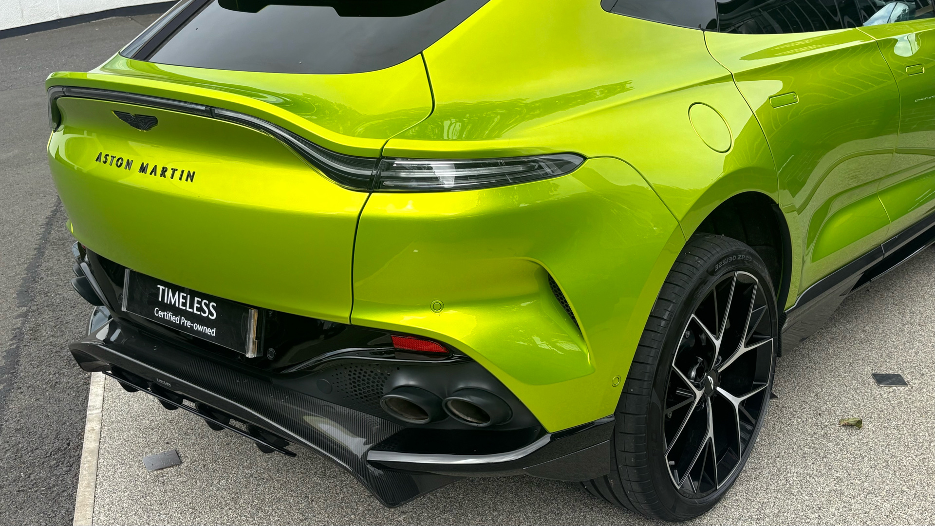 Aston Martin DBX