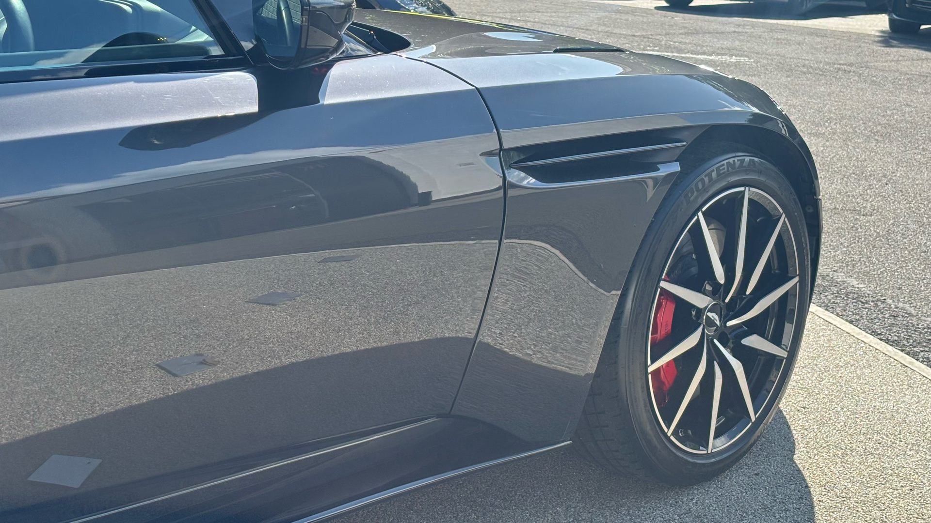 Aston Martin DB11