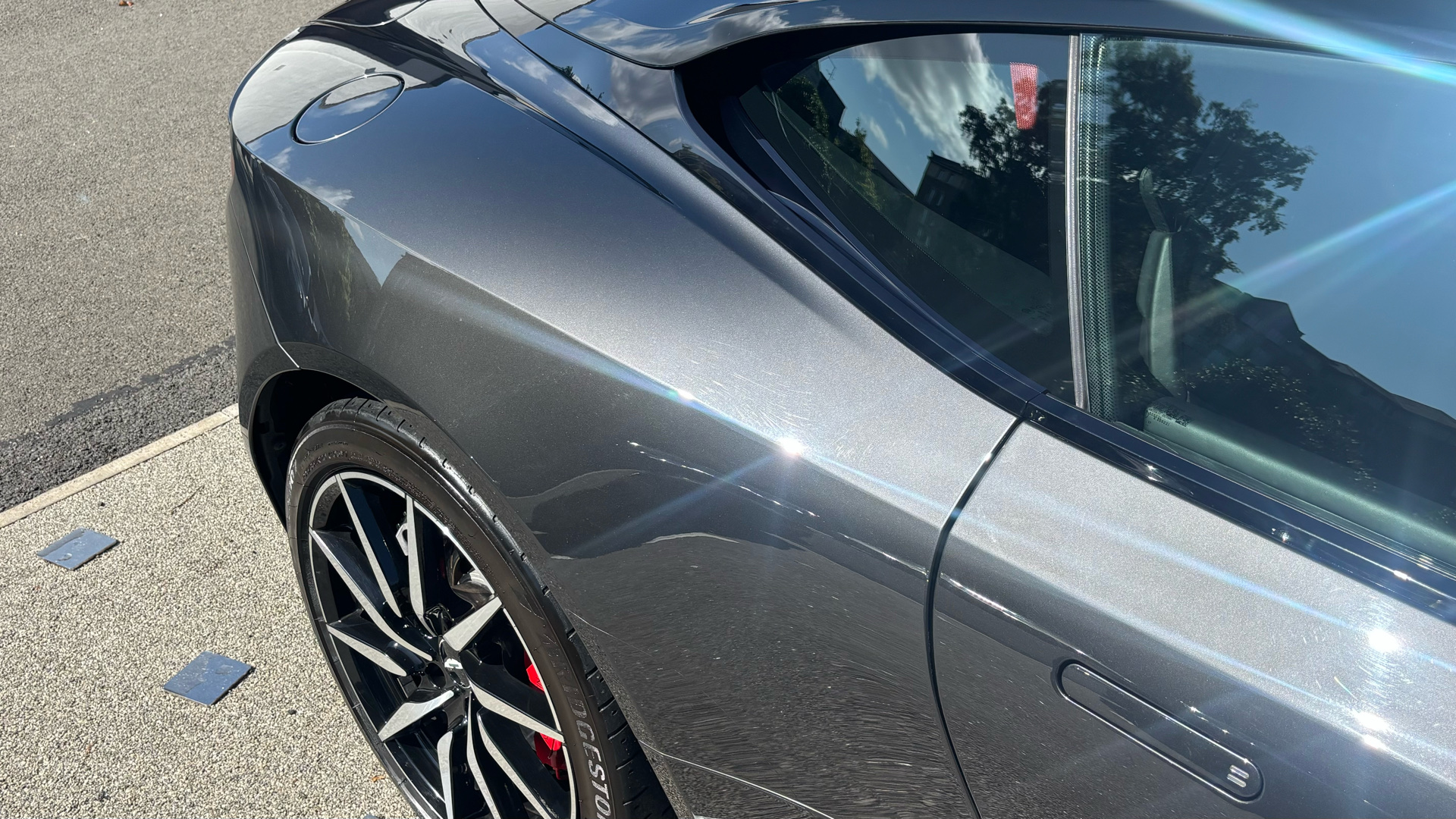 Aston Martin DB11