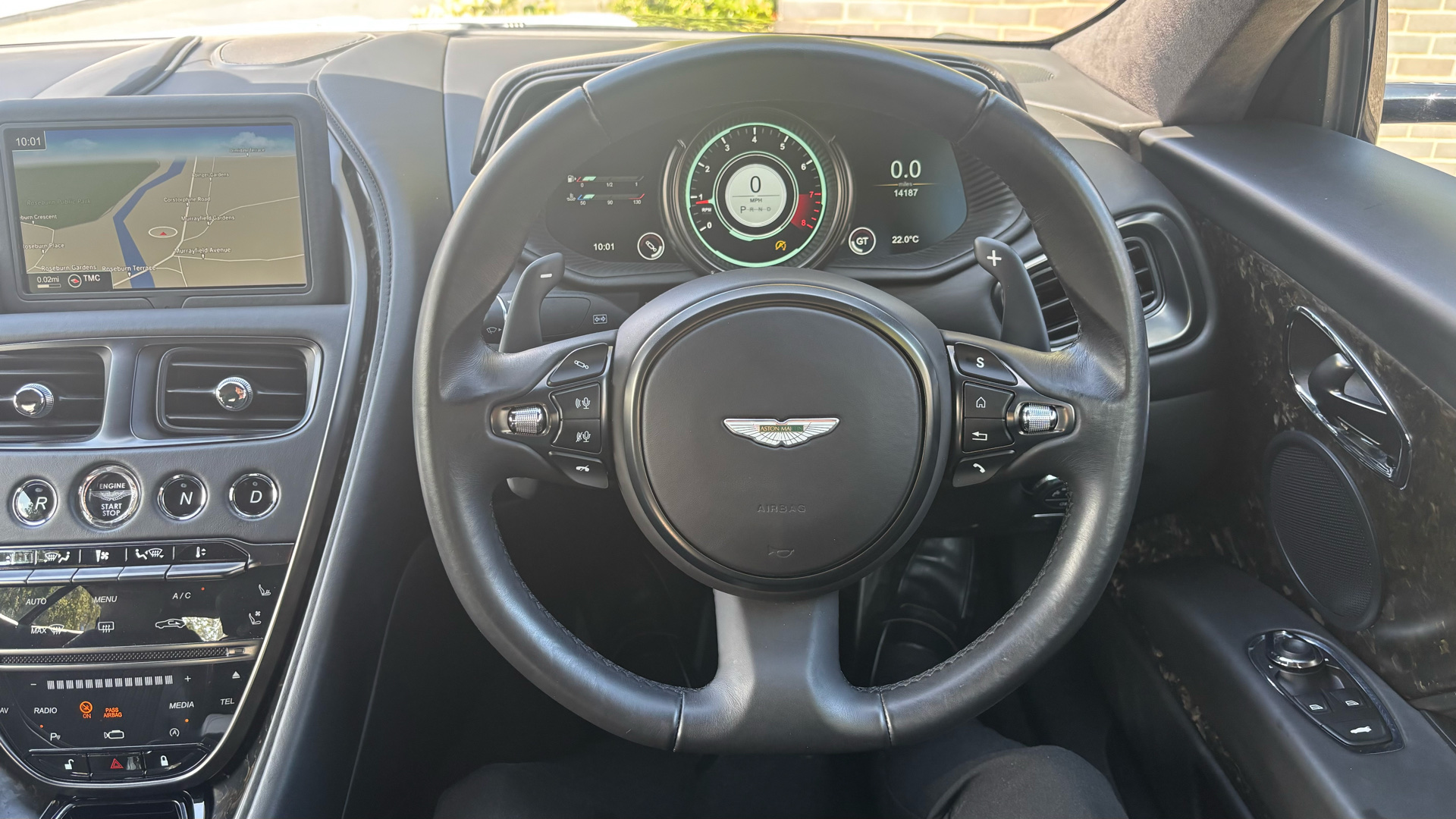 Aston Martin DB11