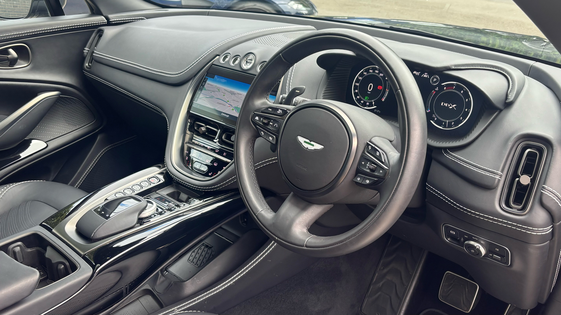 Aston Martin DBX