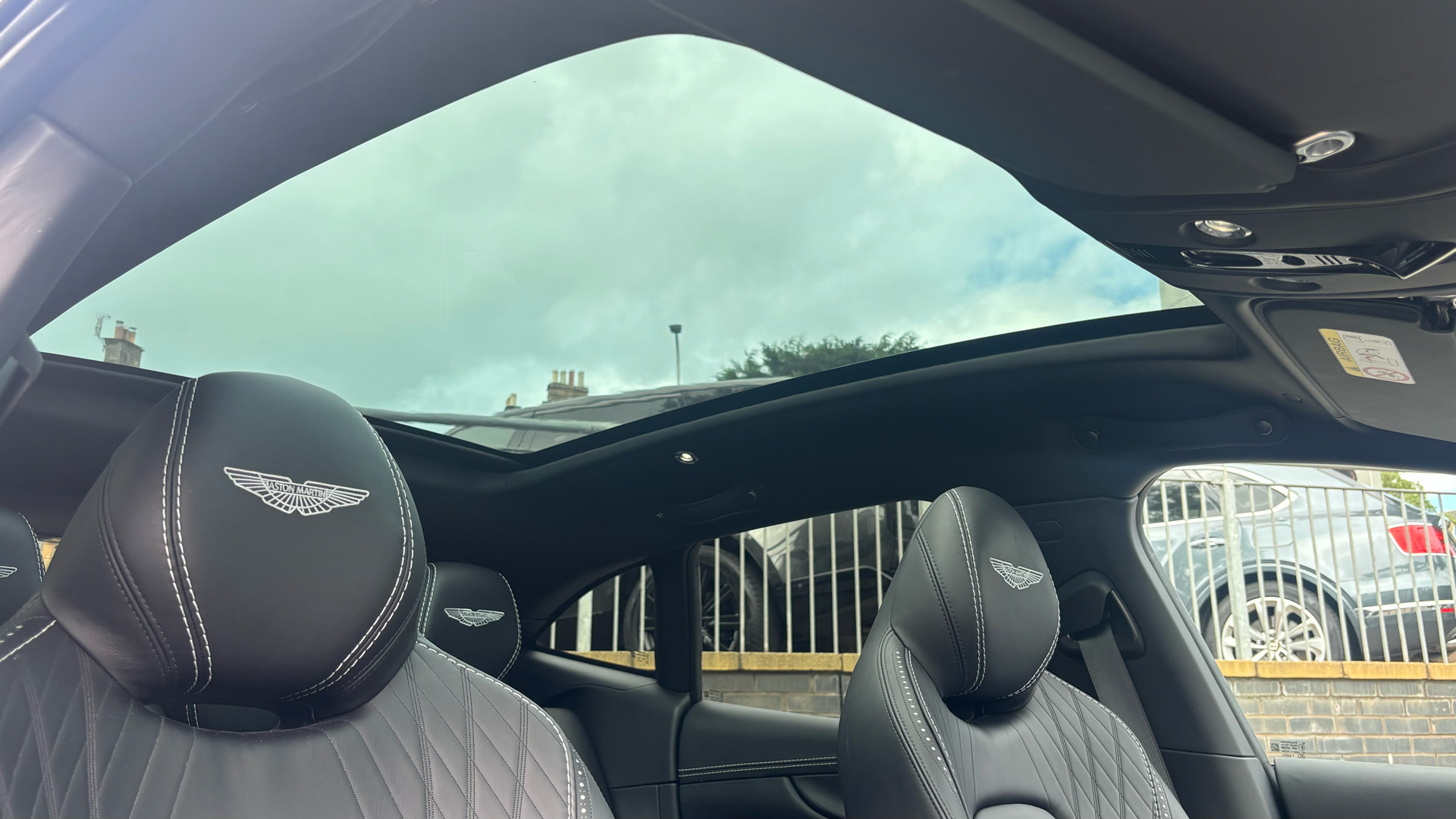 Aston Martin DBX