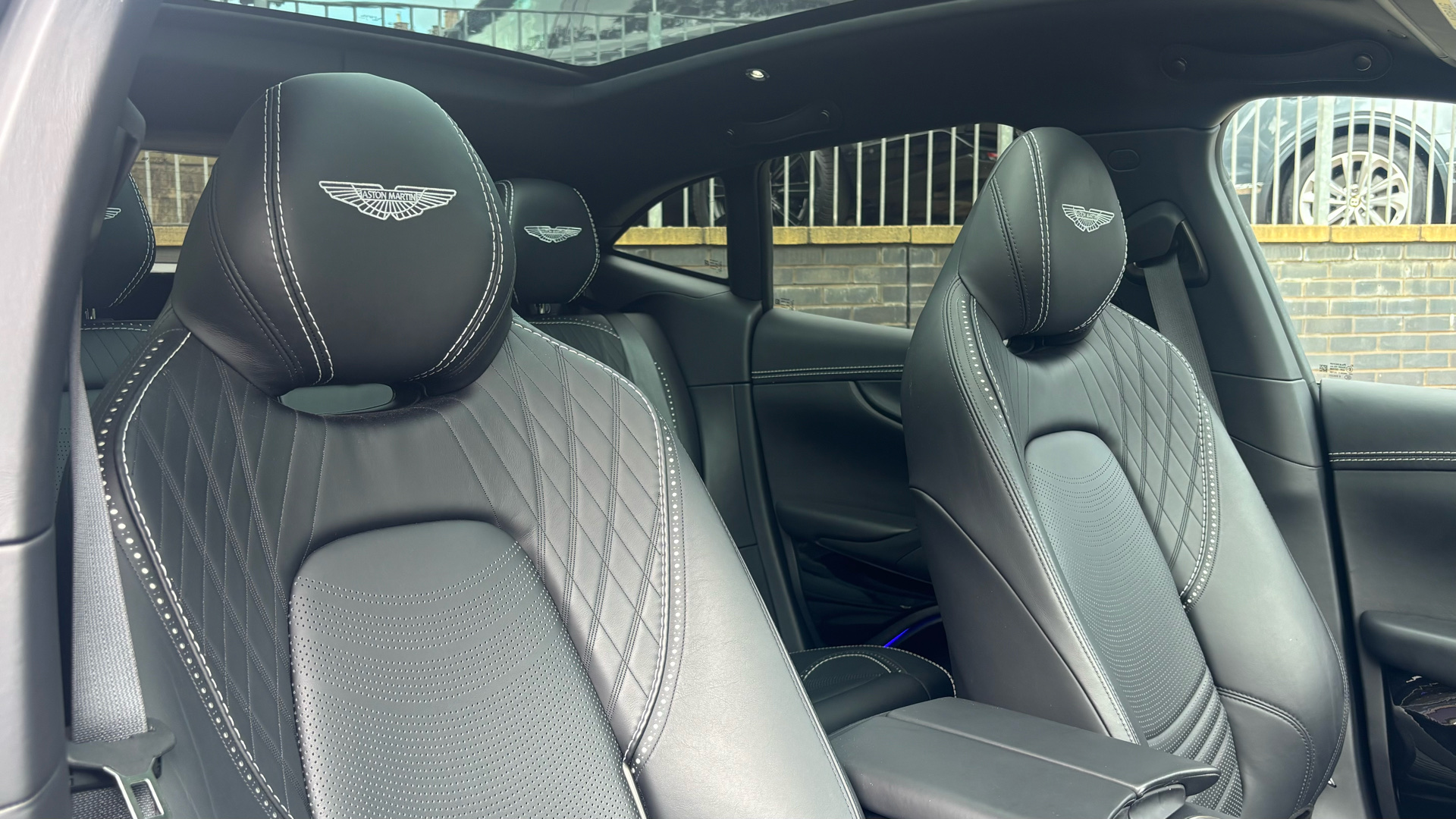 Aston Martin DBX