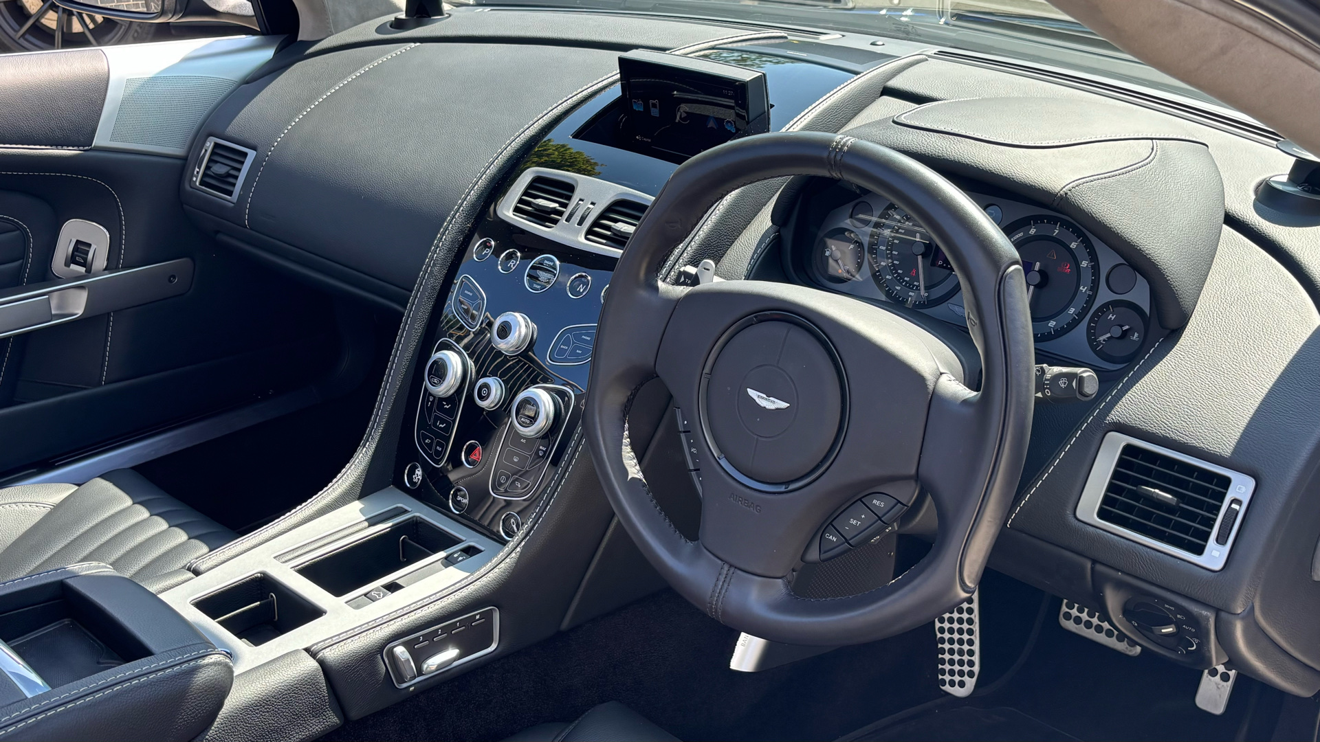 Aston Martin DB9