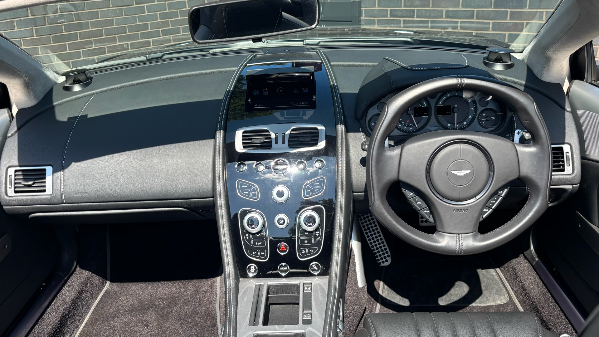 Aston Martin DB9