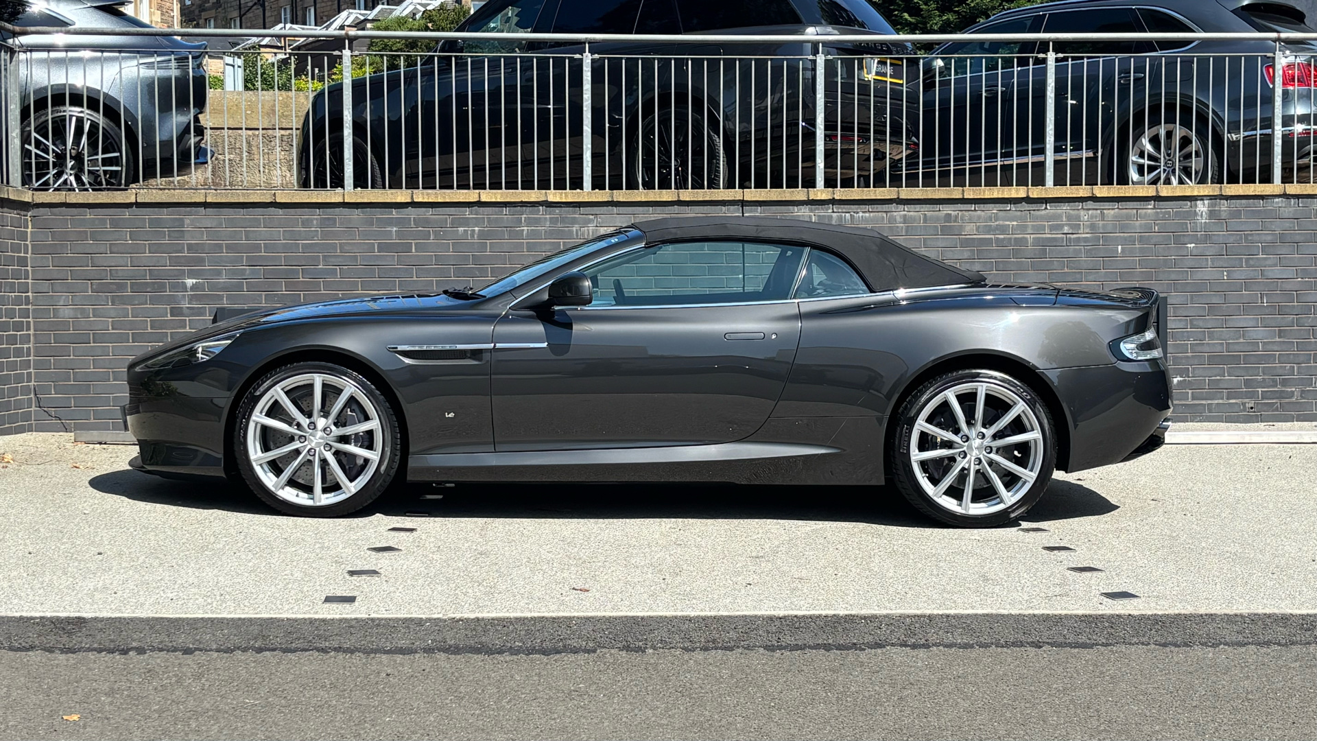 Aston Martin DB9