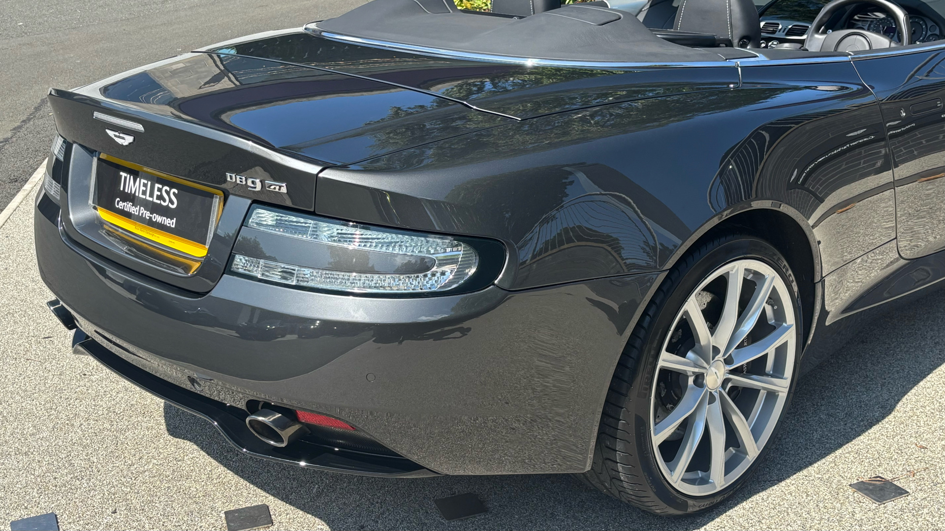 Aston Martin DB9