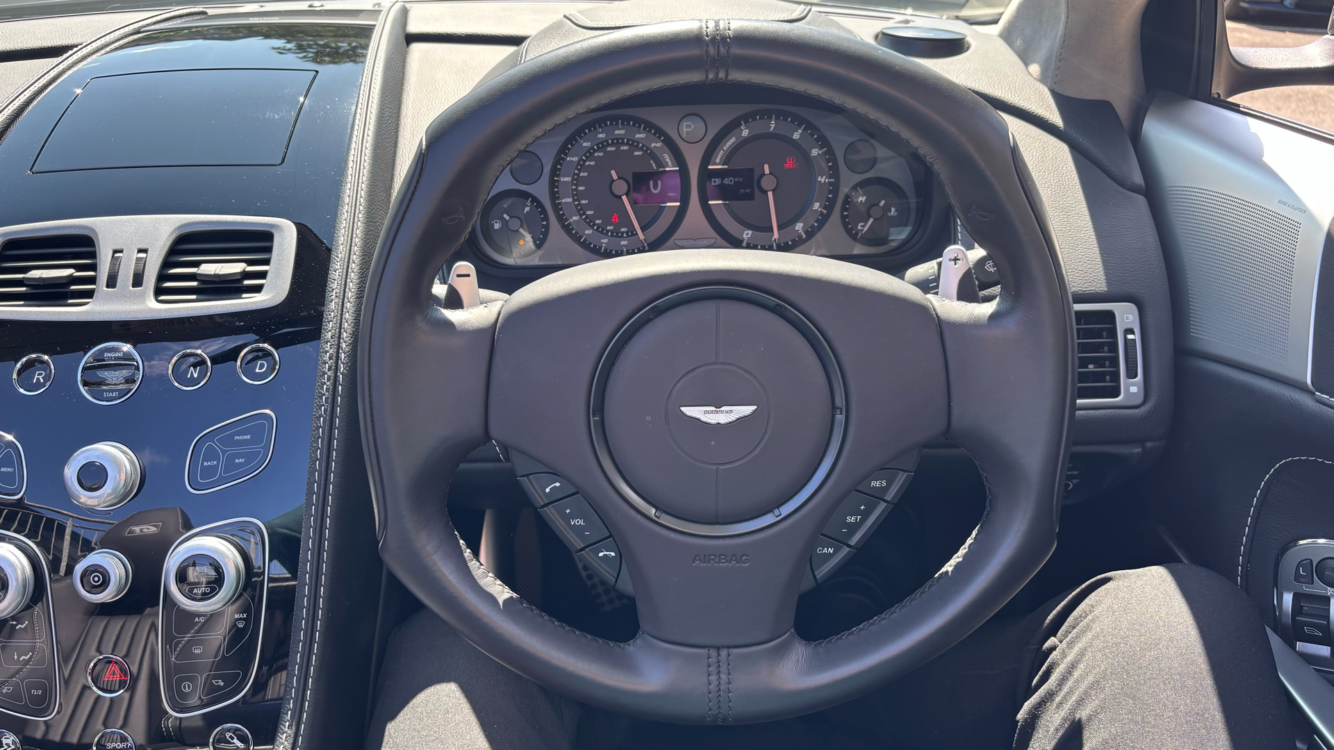 Aston Martin DB9