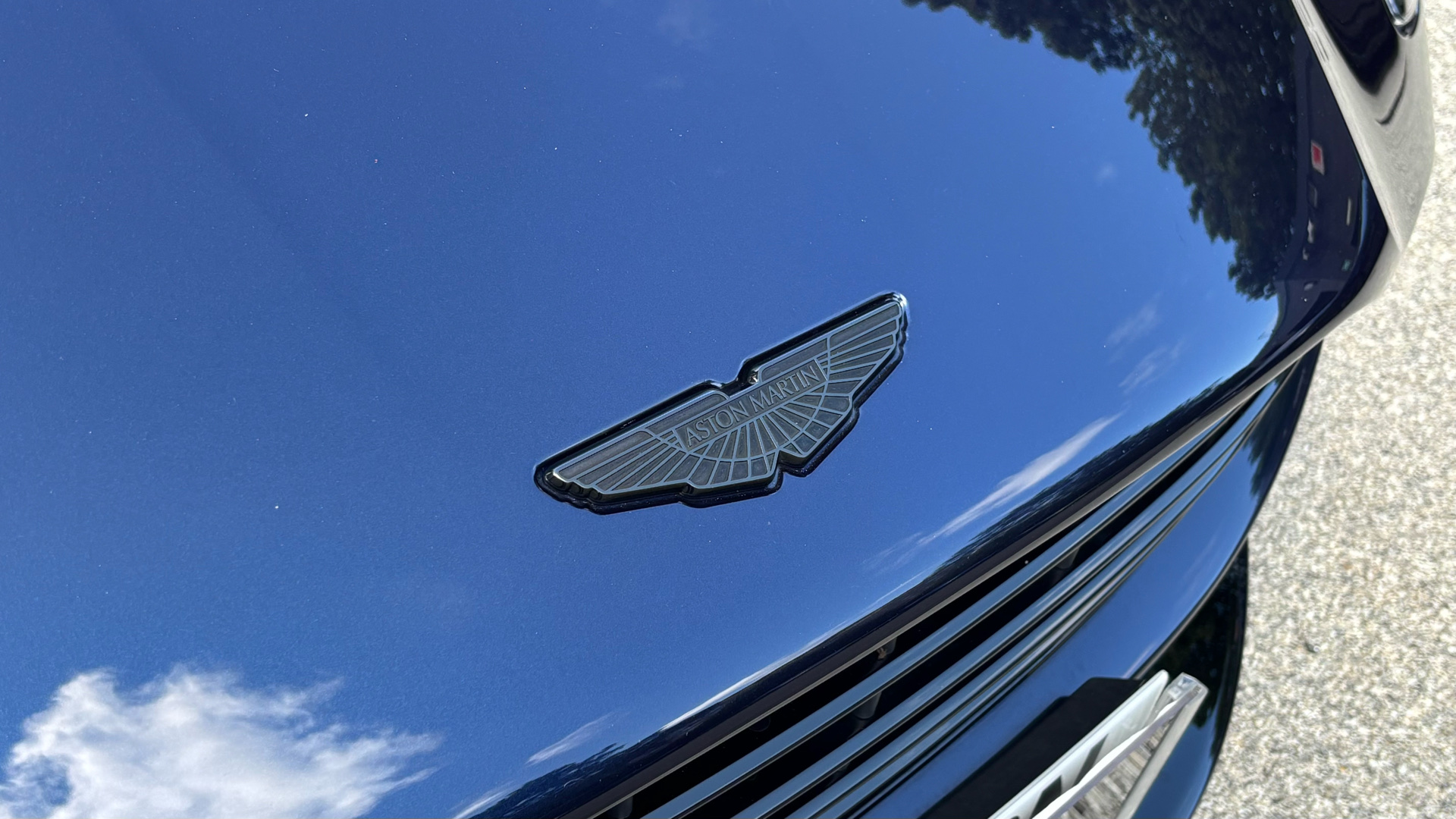 Aston Martin DB11