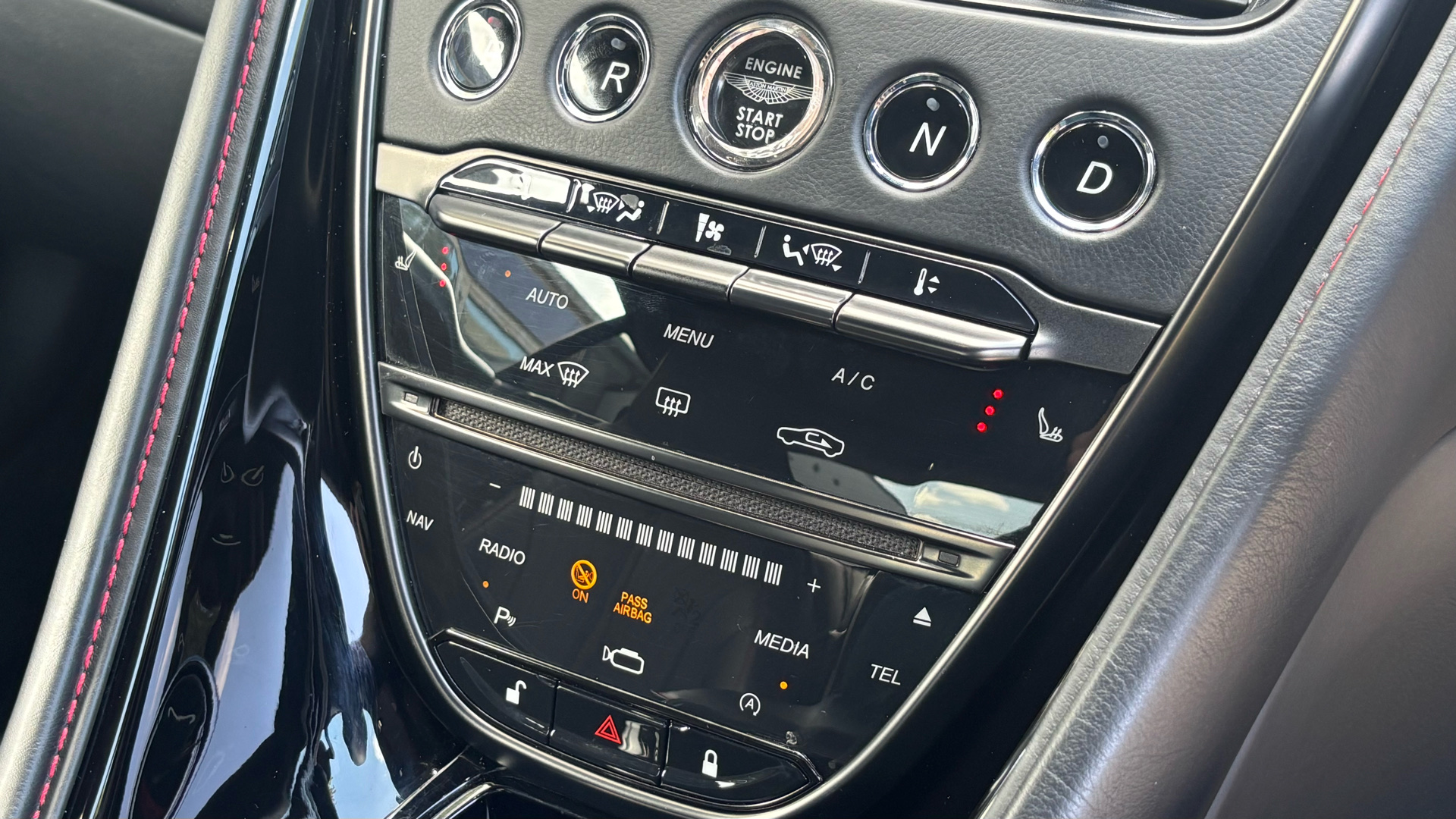 Aston Martin DB11
