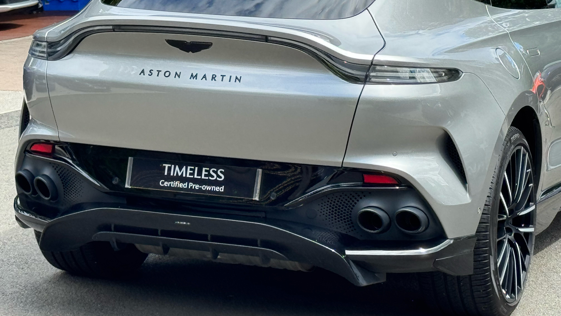 Aston Martin DBX