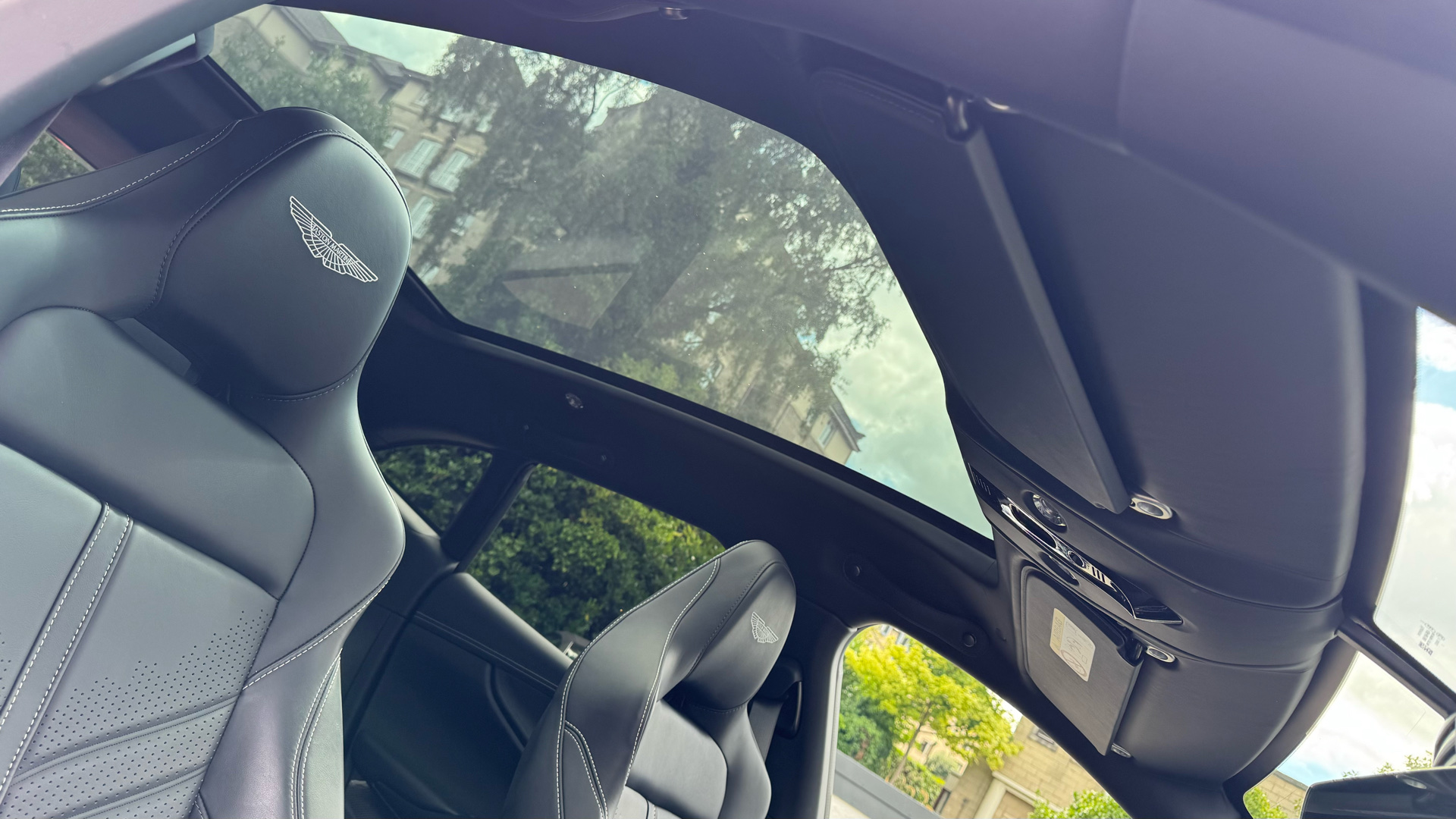 Aston Martin DBX