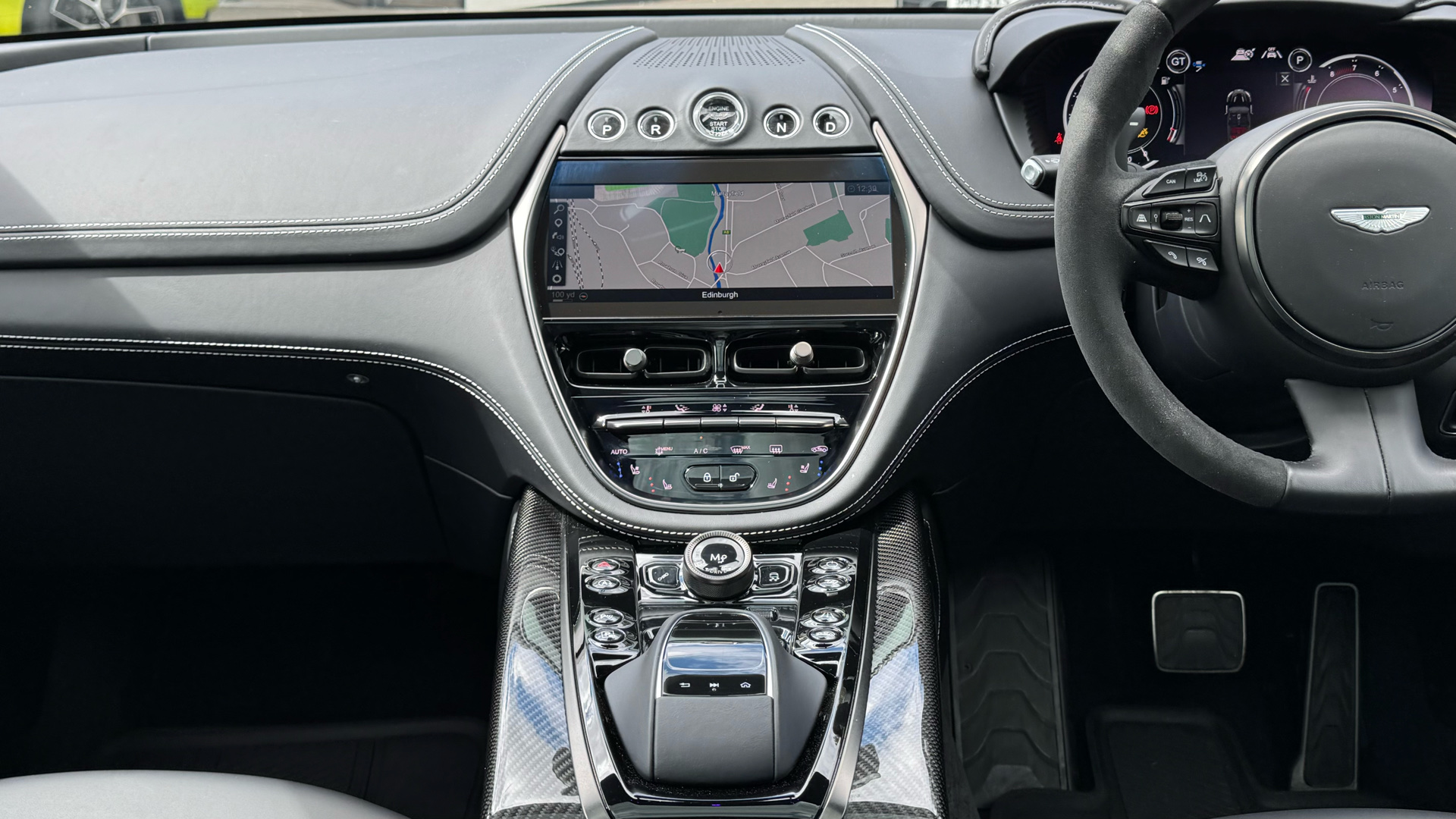 Aston Martin DBX