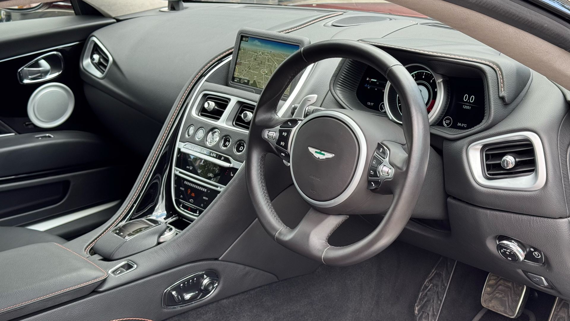 Aston Martin DB11