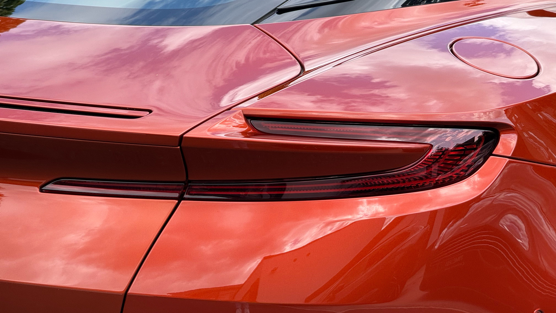 Aston Martin DB11
