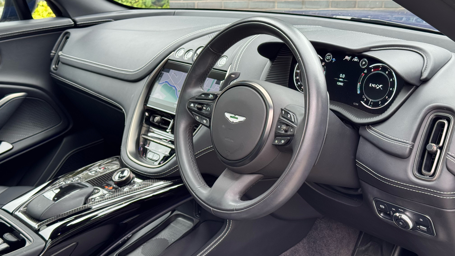 Aston Martin DBX