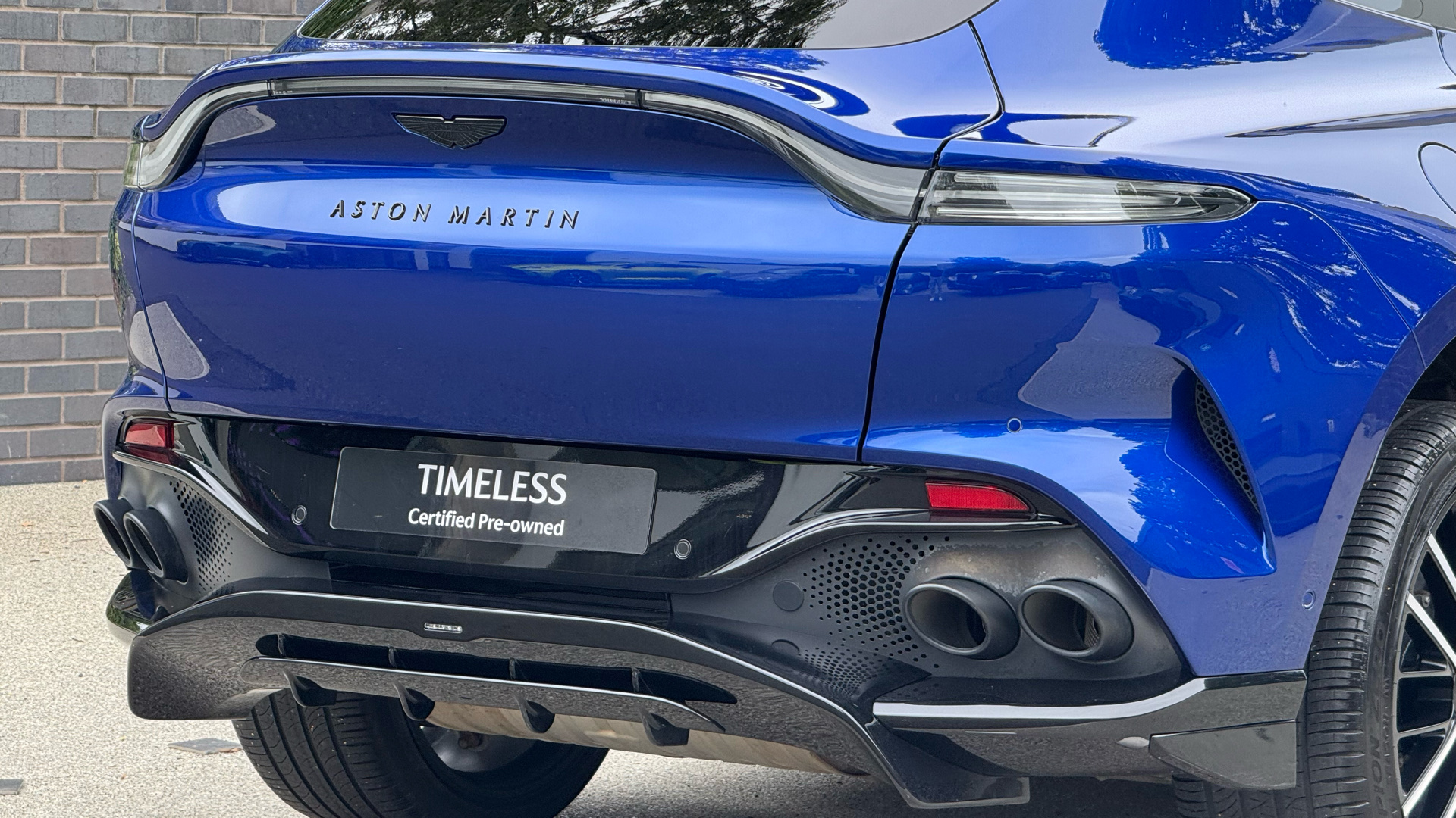 Aston Martin DBX