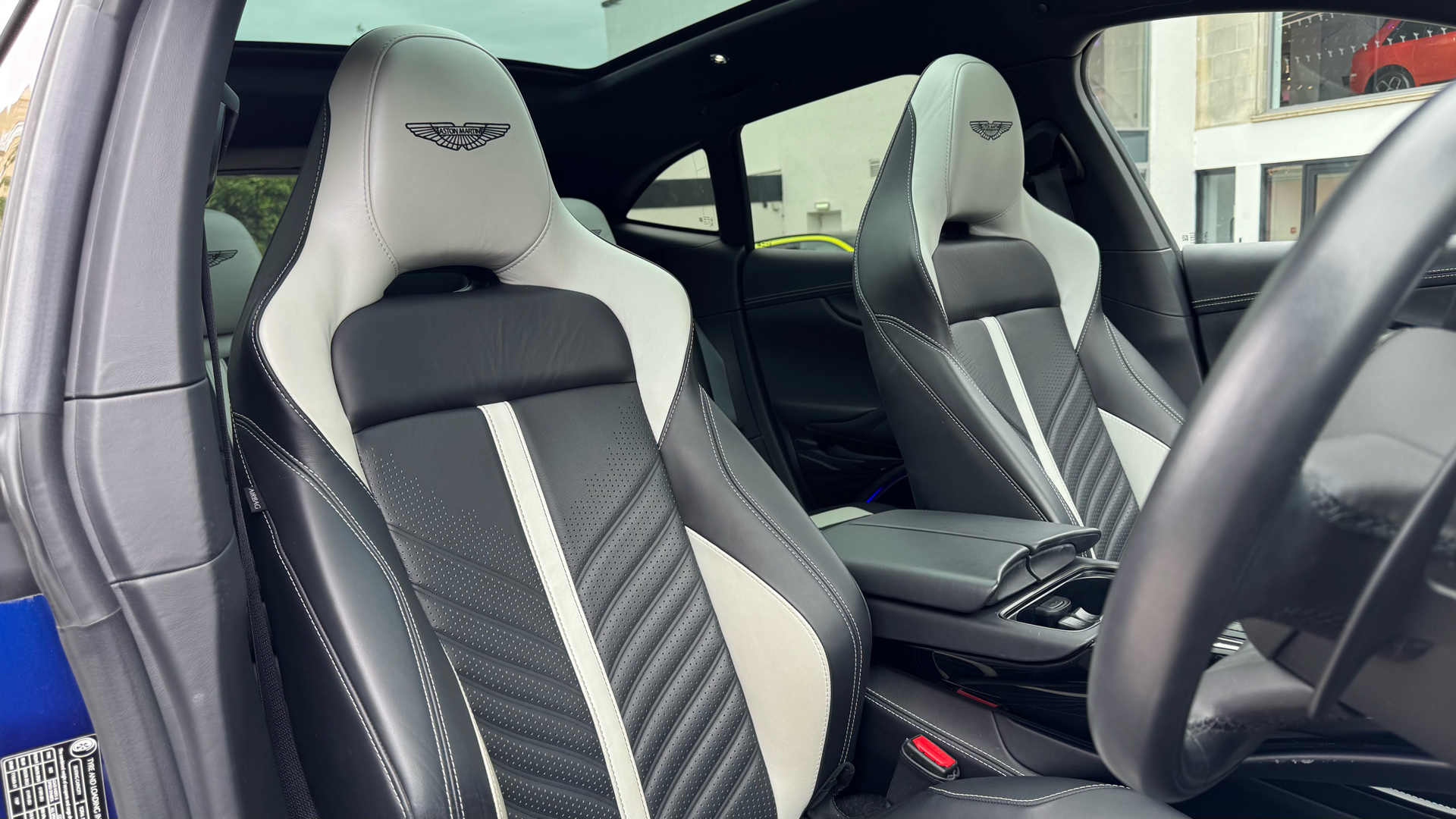 Aston Martin DBX