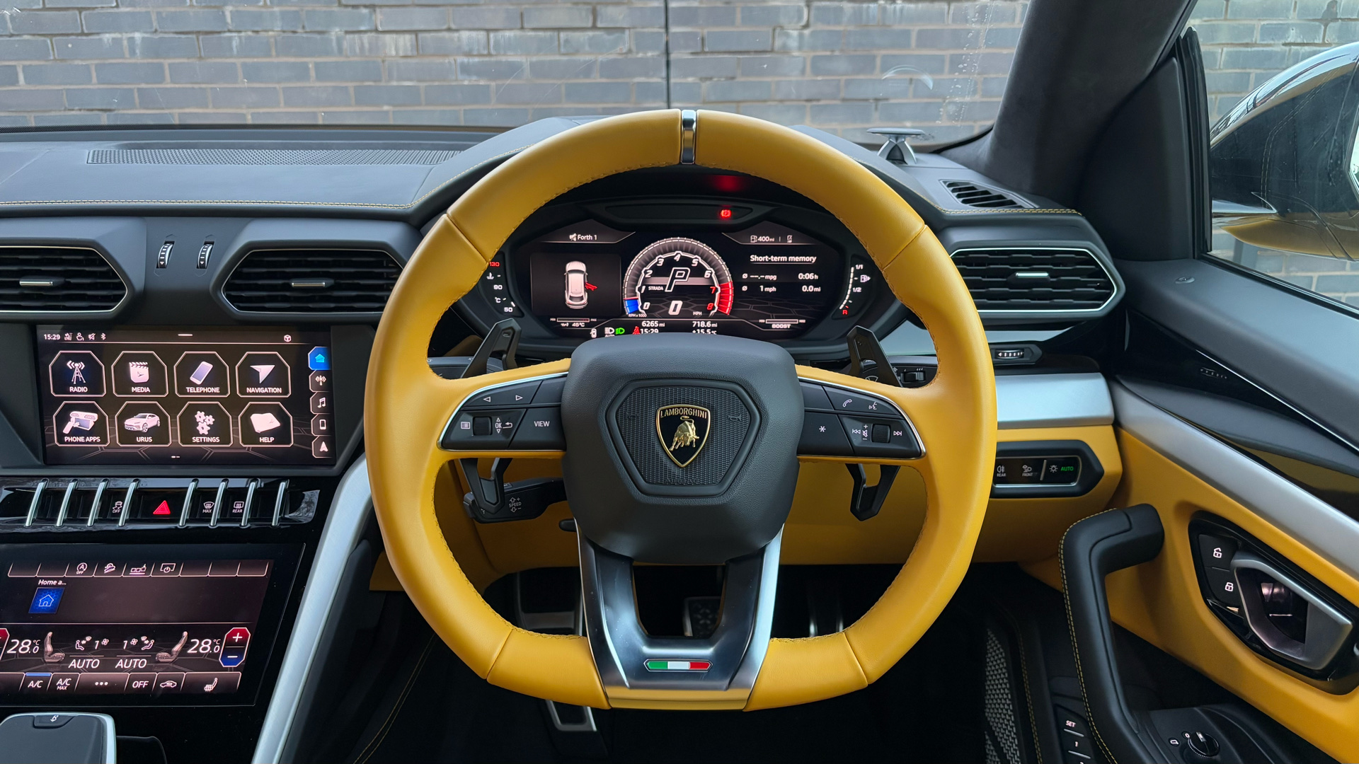 Lamborghini URUS