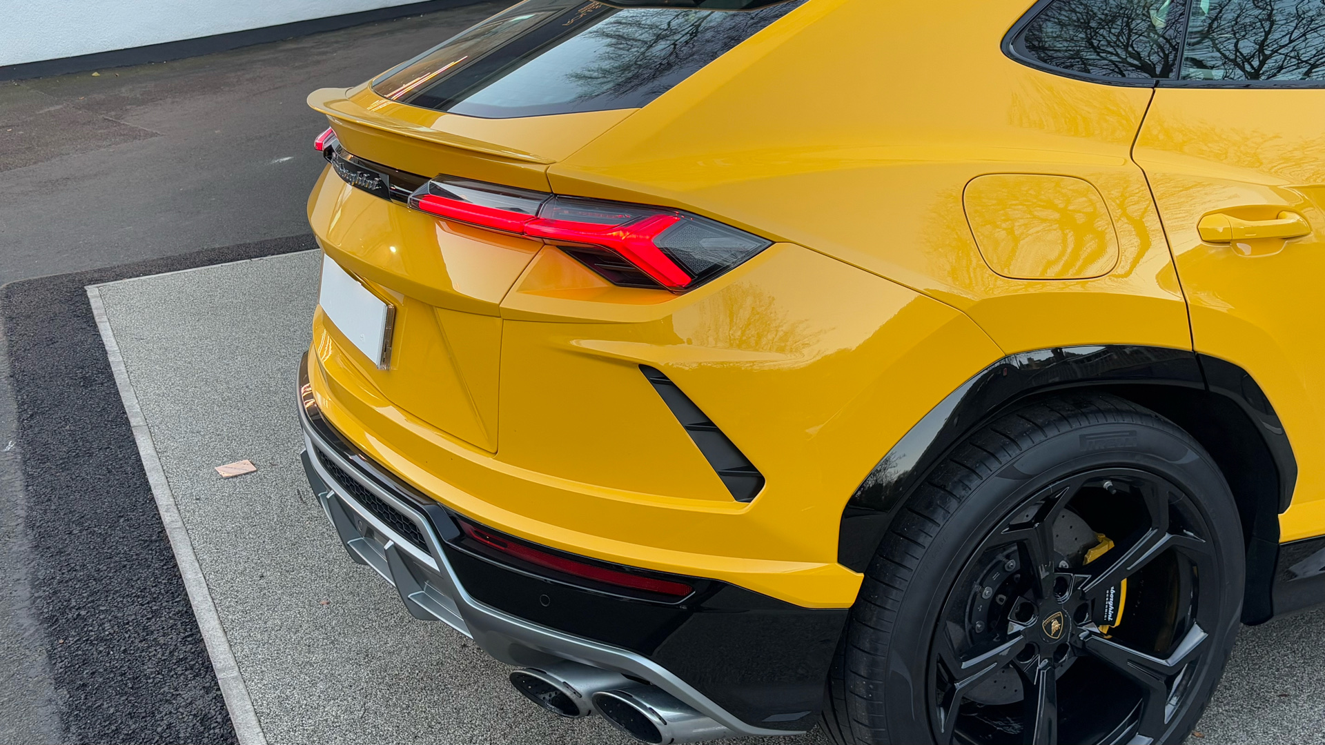Lamborghini URUS