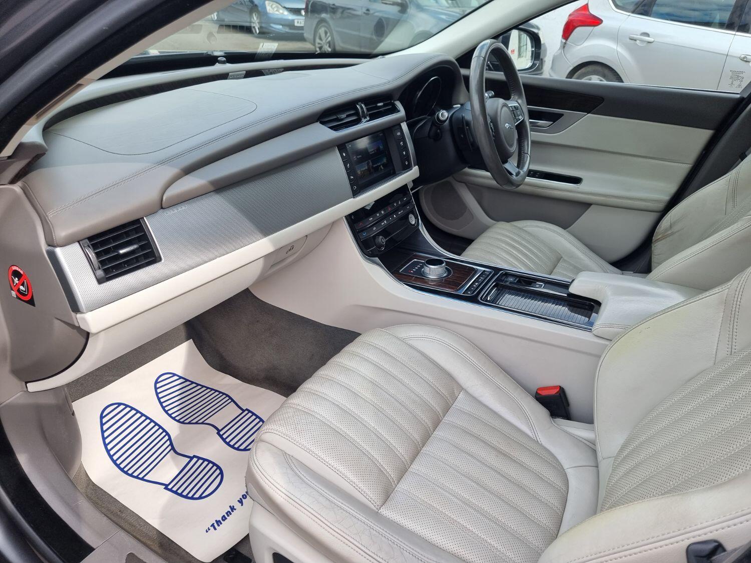 Jaguar XF