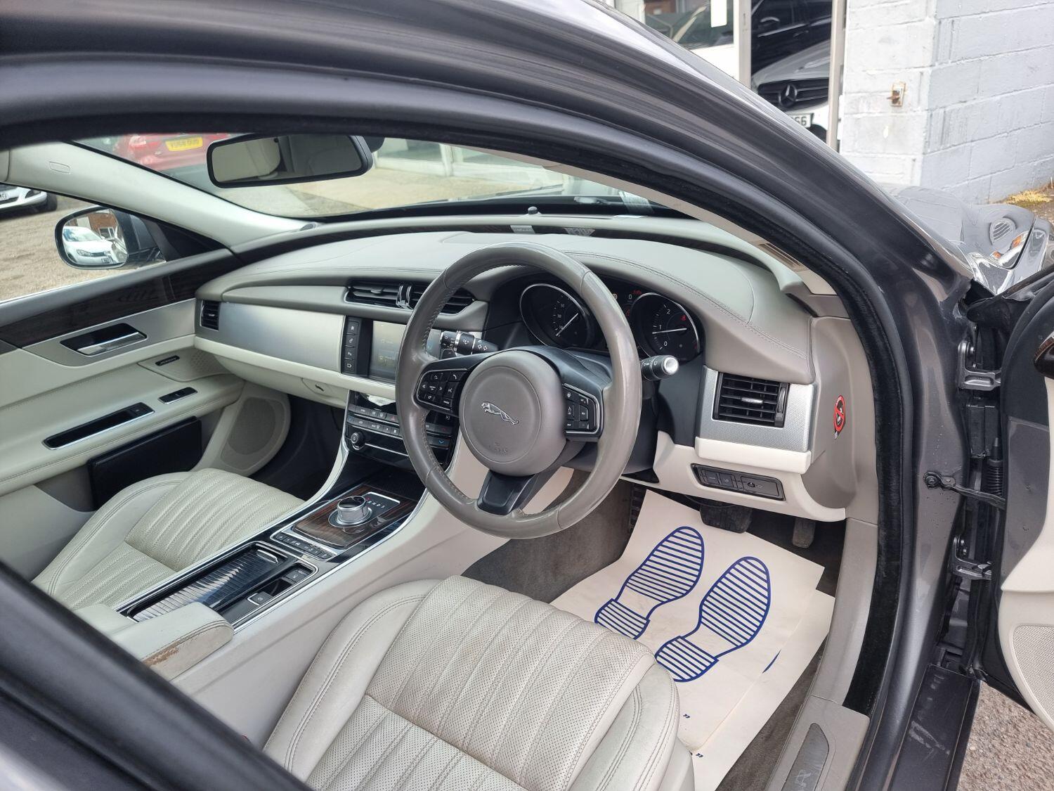 Jaguar XF