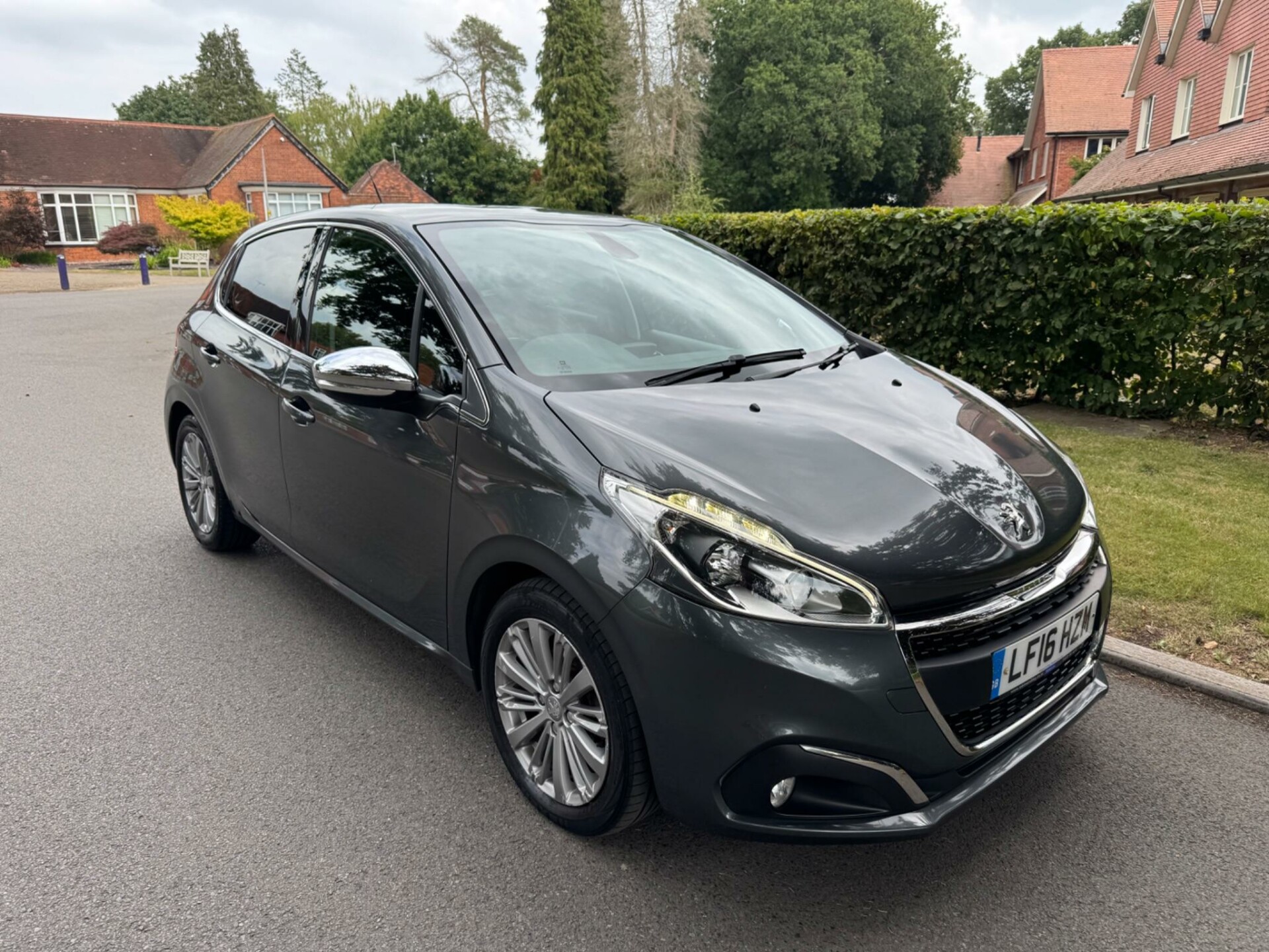 Peugeot 208