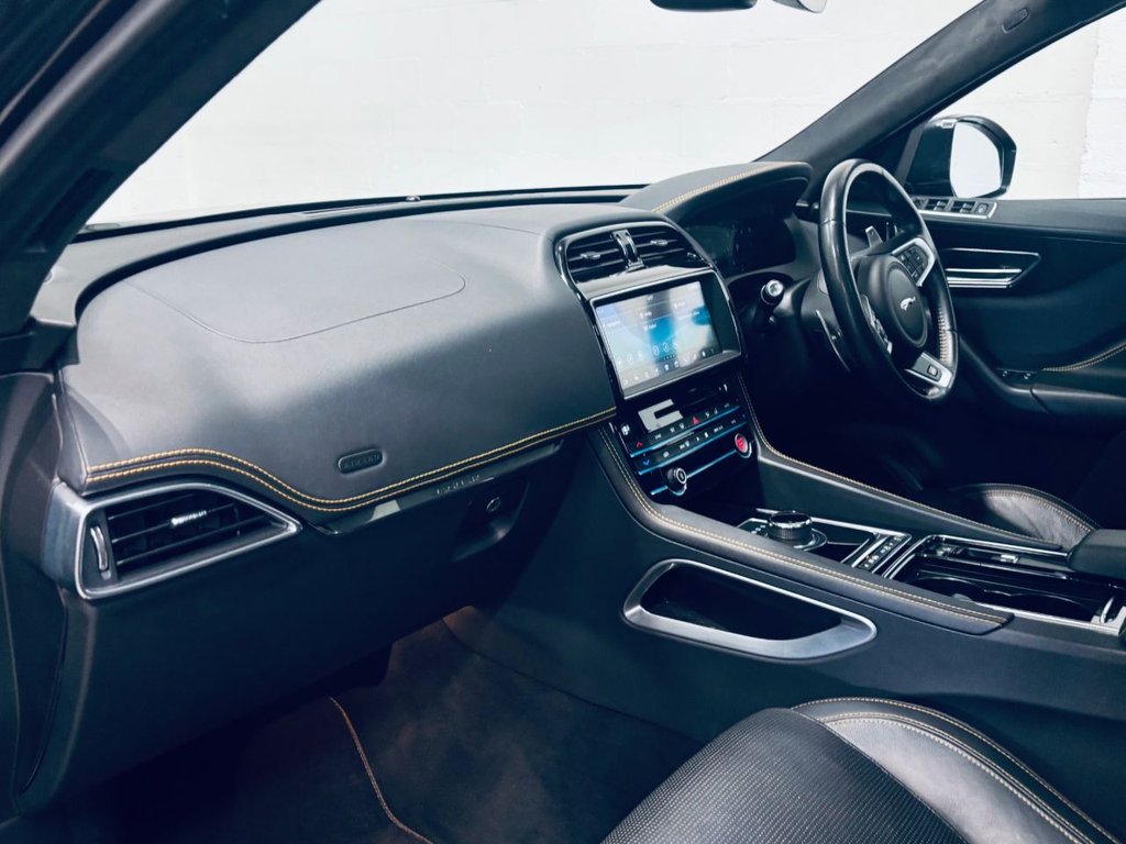 Jaguar F Pace