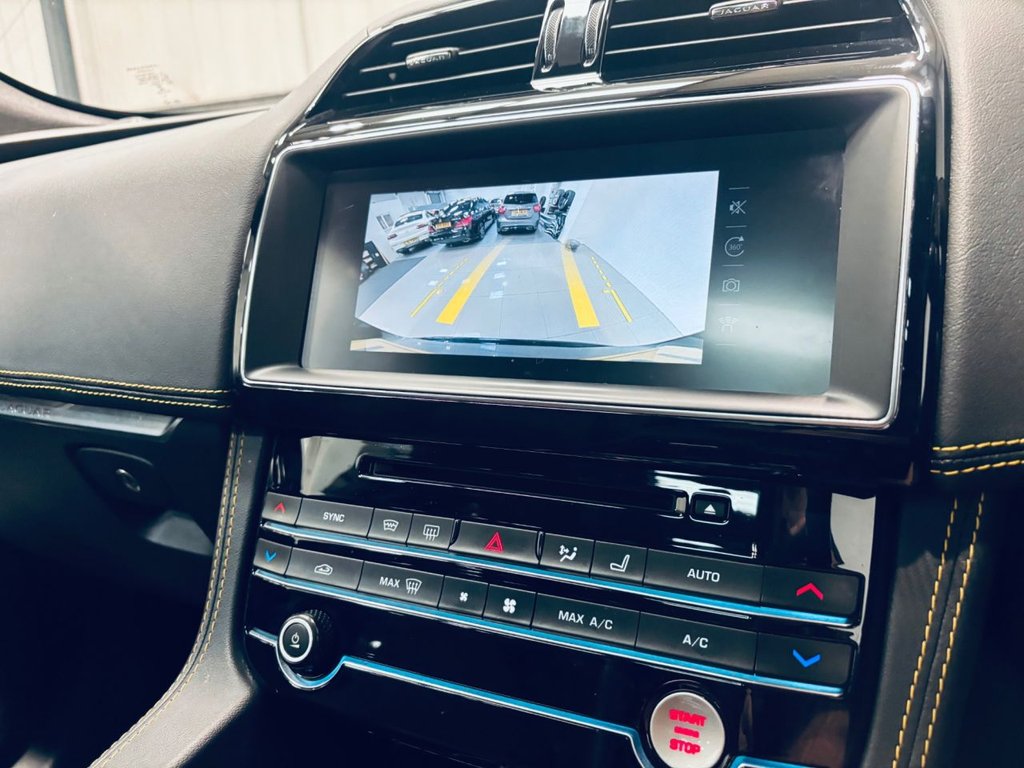 Jaguar F Pace