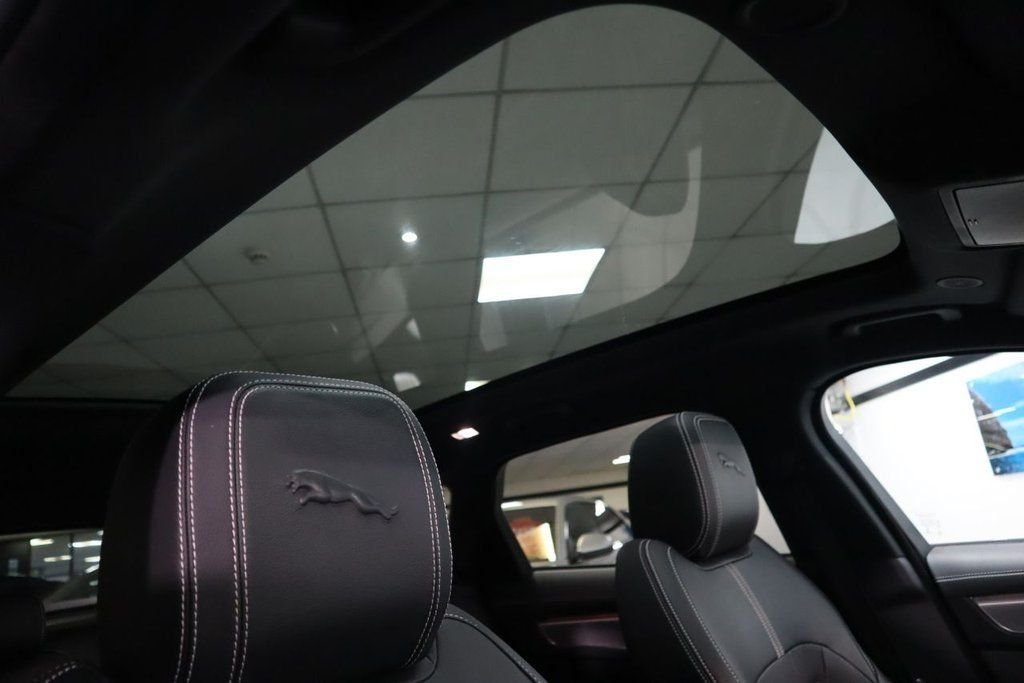 Jaguar F Pace