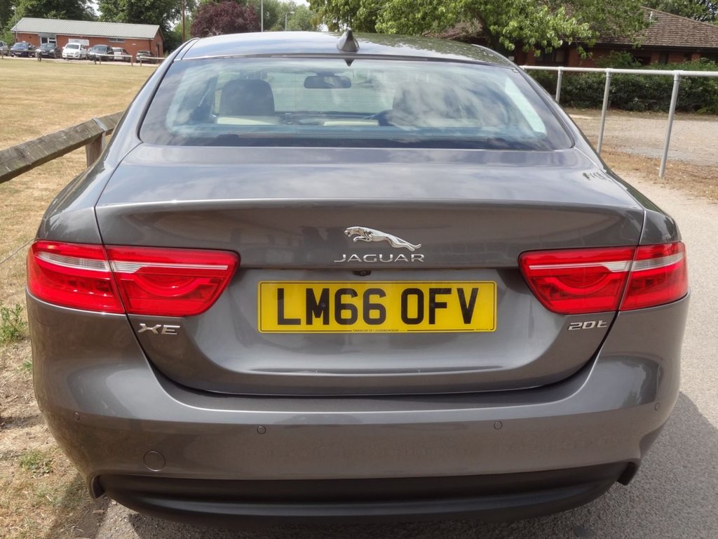 Jaguar XE