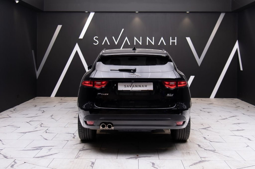 Jaguar F Pace