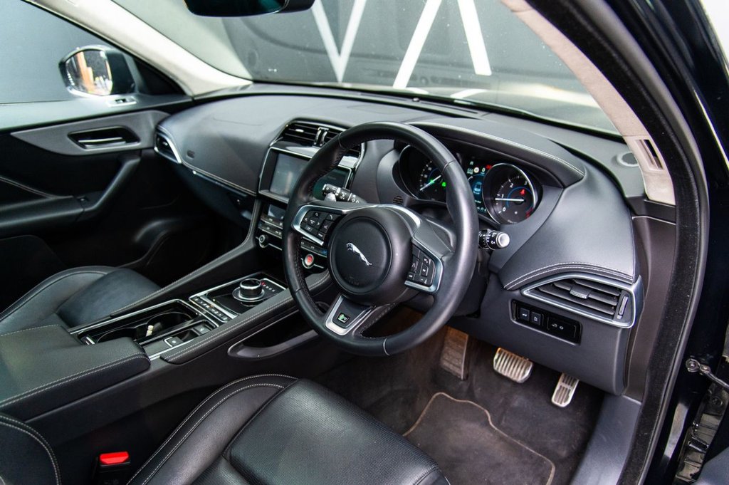 Jaguar F Pace