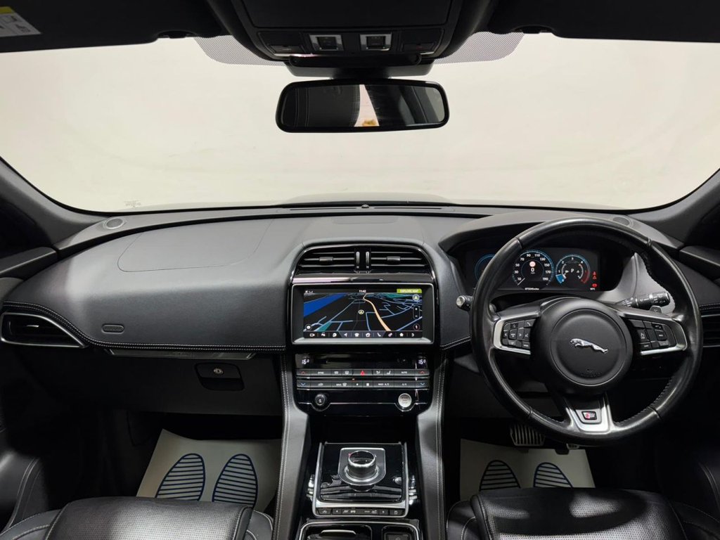 Jaguar F Pace